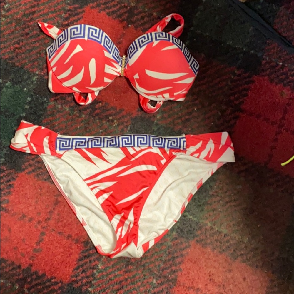 Strapless bathing suit